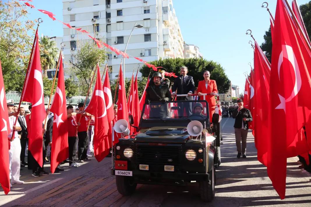 Antalya’da Cumhuriyet Coşkusu Sokaklara Taştı 2